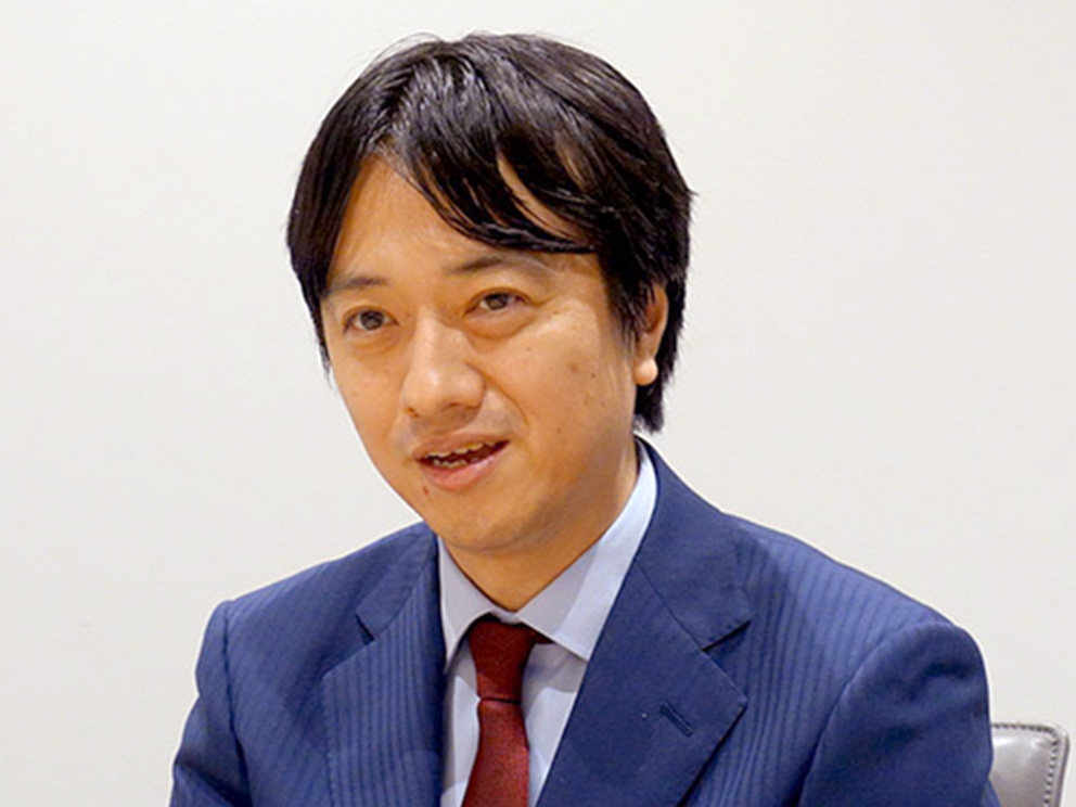 春川直史氏